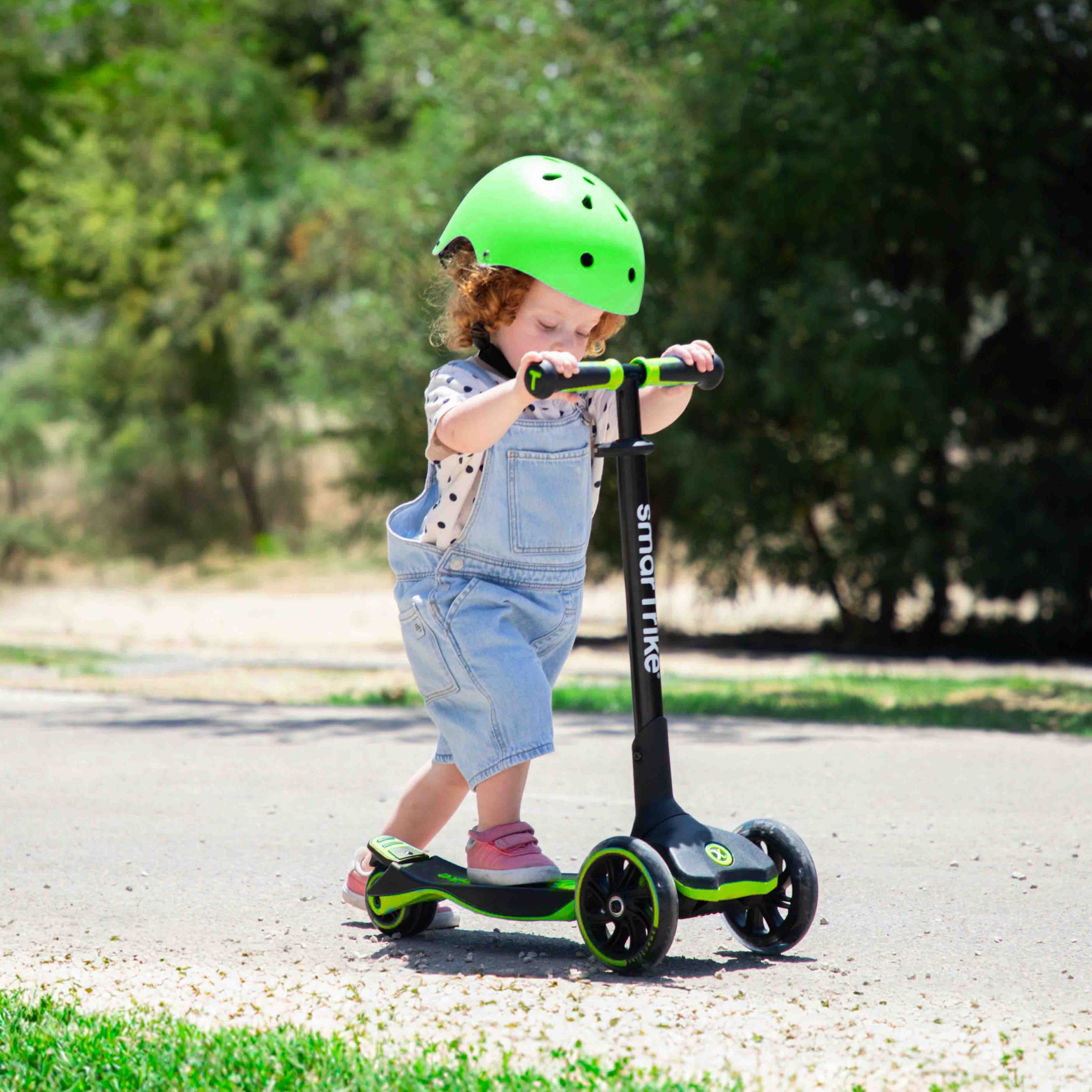 smarTrike Xtend 5 Stage Adjustable Kids' Ride-On – Green