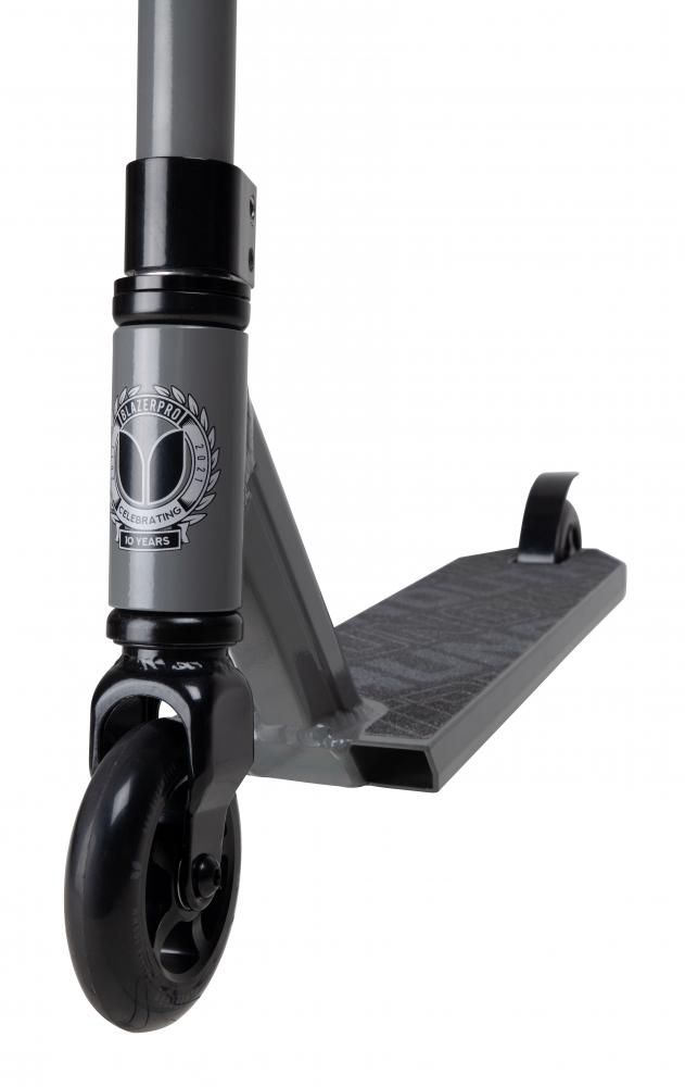 Blazer Pro Outrun 2 Complete Stunt Scooter